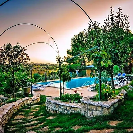 Masseria Nardelli 3* Локоротондо